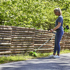Bozótvágó akkumulátoros Greenworks GD24X2BCB 48 v, damilfej, vágótárcsa tar., akku- és töltő nélkül 2107807-GW