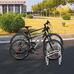 Kültéri biciklitároló 4-biciklinek ezüst HOP1001516
